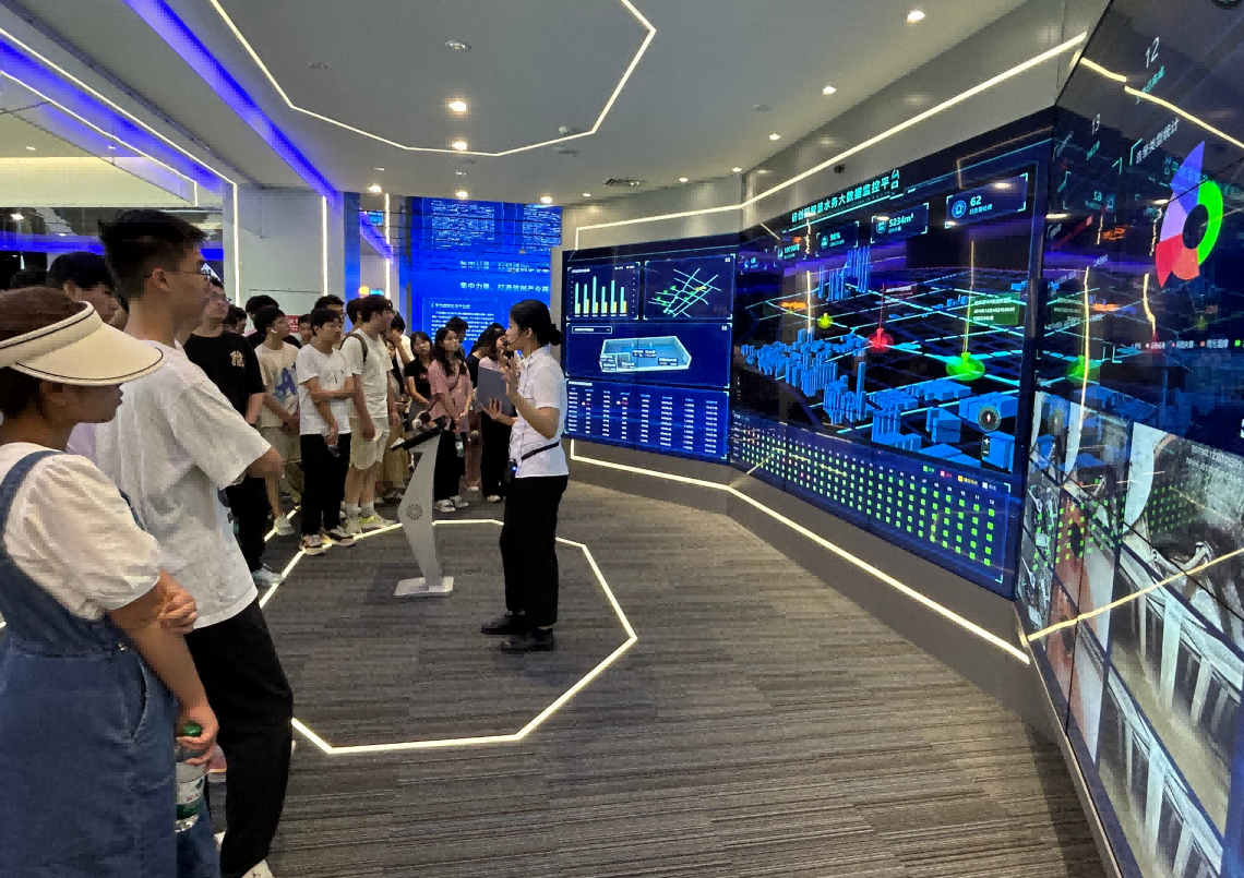 尊龙凯时z6com科技IT精英暑期实训营活动日 | 探秘南京江北新区研创园 科技火花点亮未来梦想